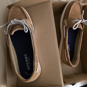 Sperry Women's Tan Boat Shoes with White Laces